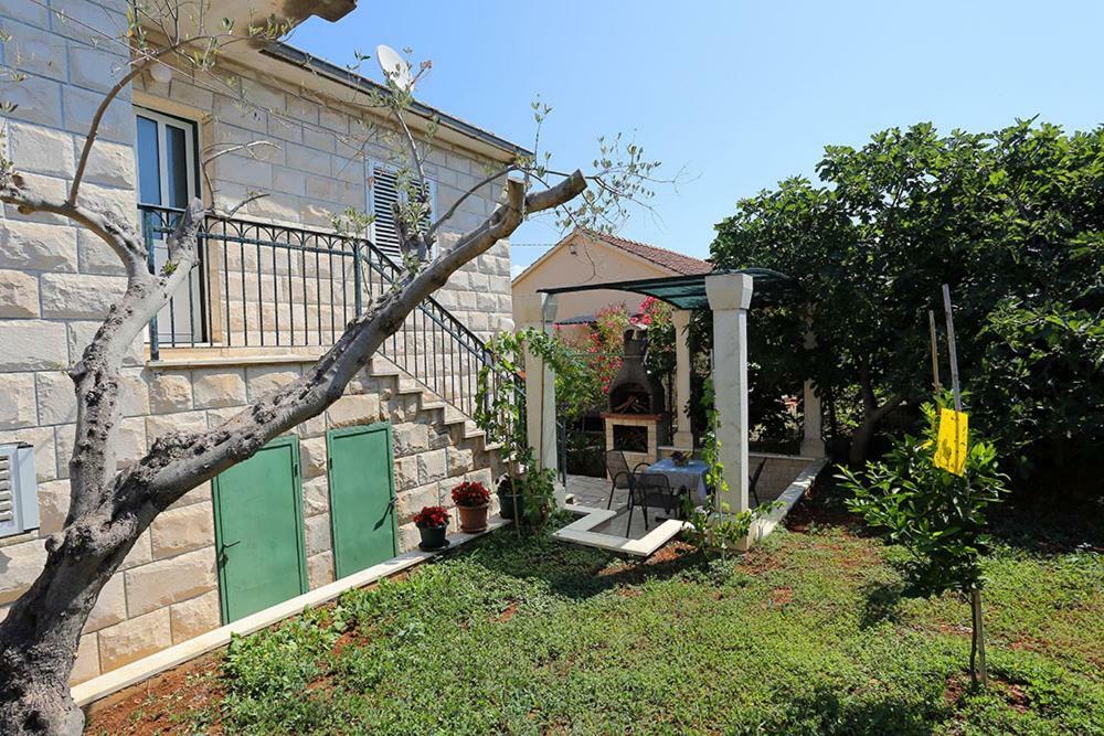 Apartments Off Supetar Luaran gambar