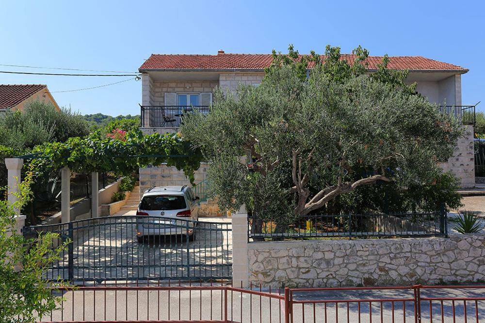 Apartments Off Supetar Luaran gambar